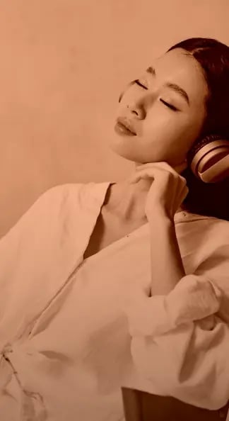 Calm4U tile background with woman listening to music